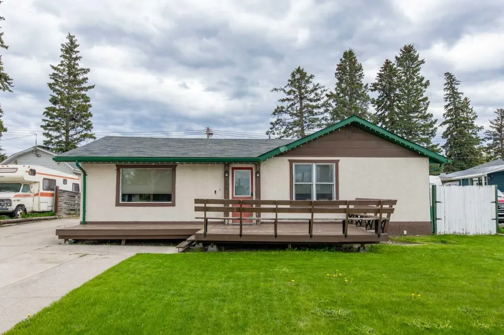 114 Poboktan Road Hinton AB T7V 1G6
