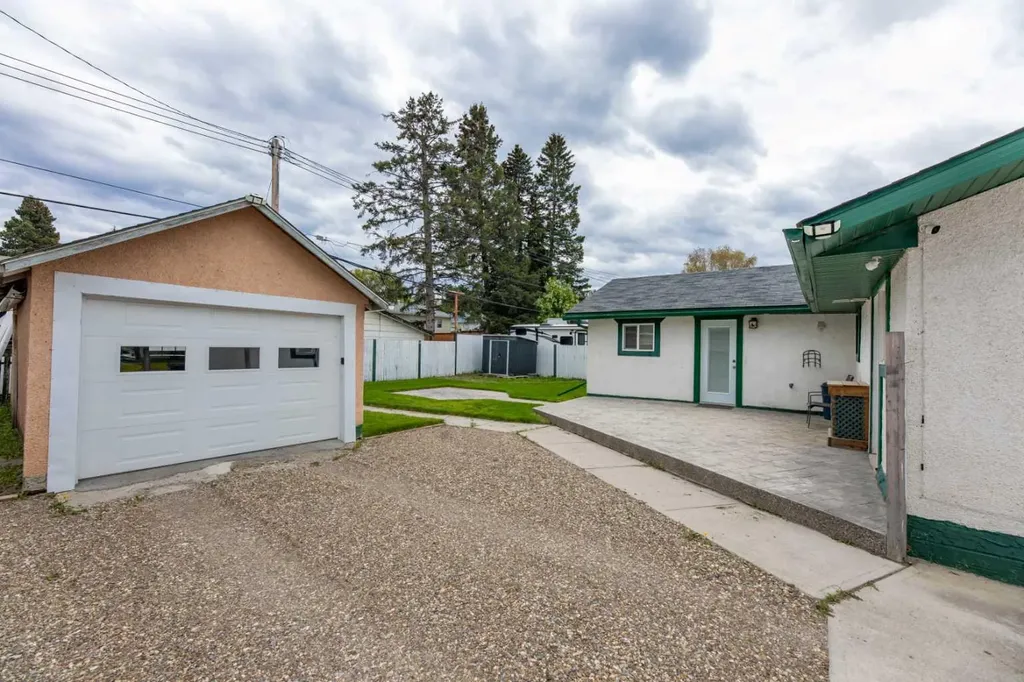 114 Poboktan Road Hinton AB T7V 1G6