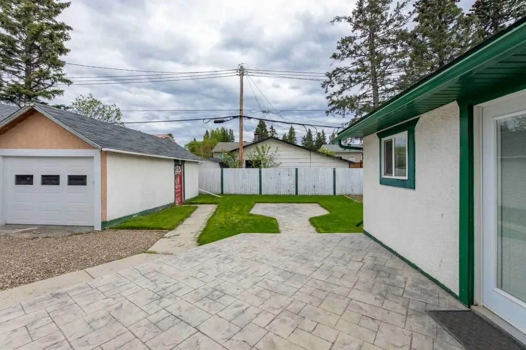 114 Poboktan Road Hinton AB T7V 1G6