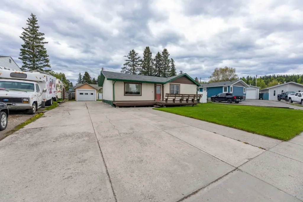 114 Poboktan Road Hinton AB T7V 1G6
