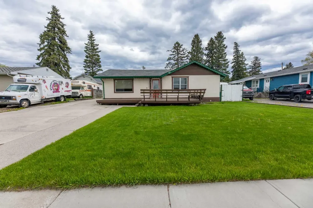 114 Poboktan Road Hinton AB T7V 1G6