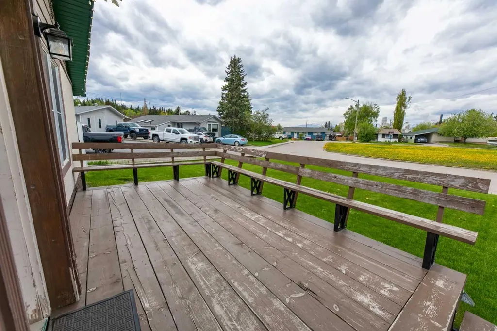 114 Poboktan Road Hinton AB T7V 1G6