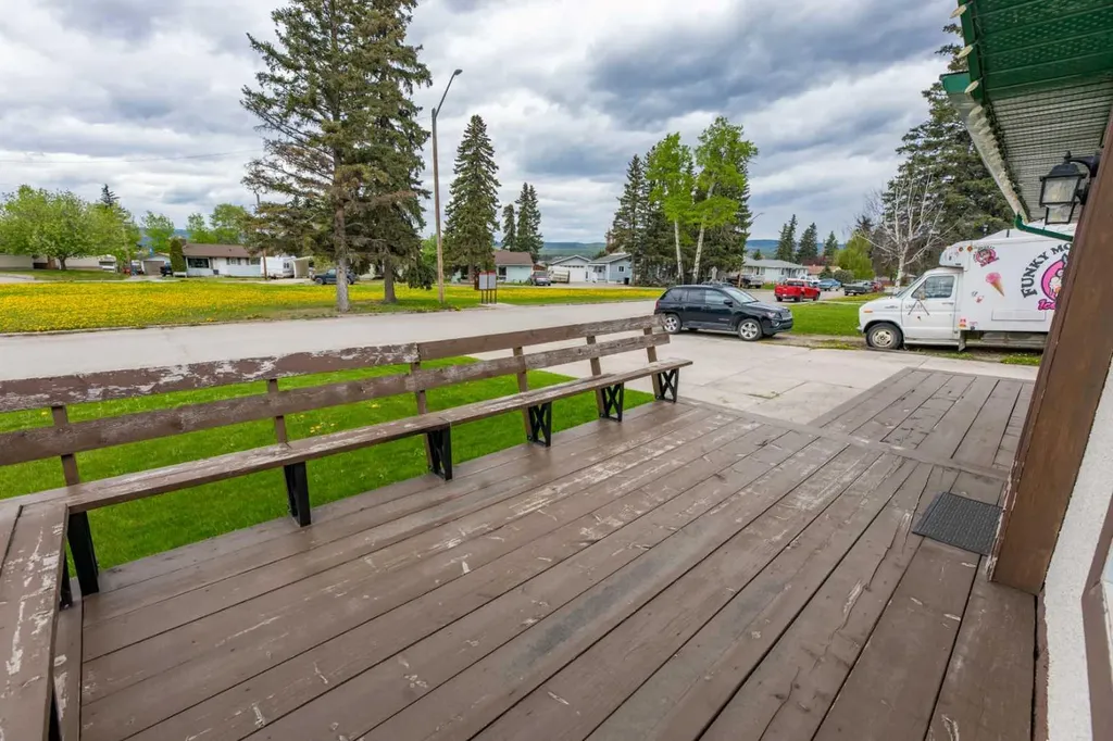 114 Poboktan Road Hinton AB T7V 1G6