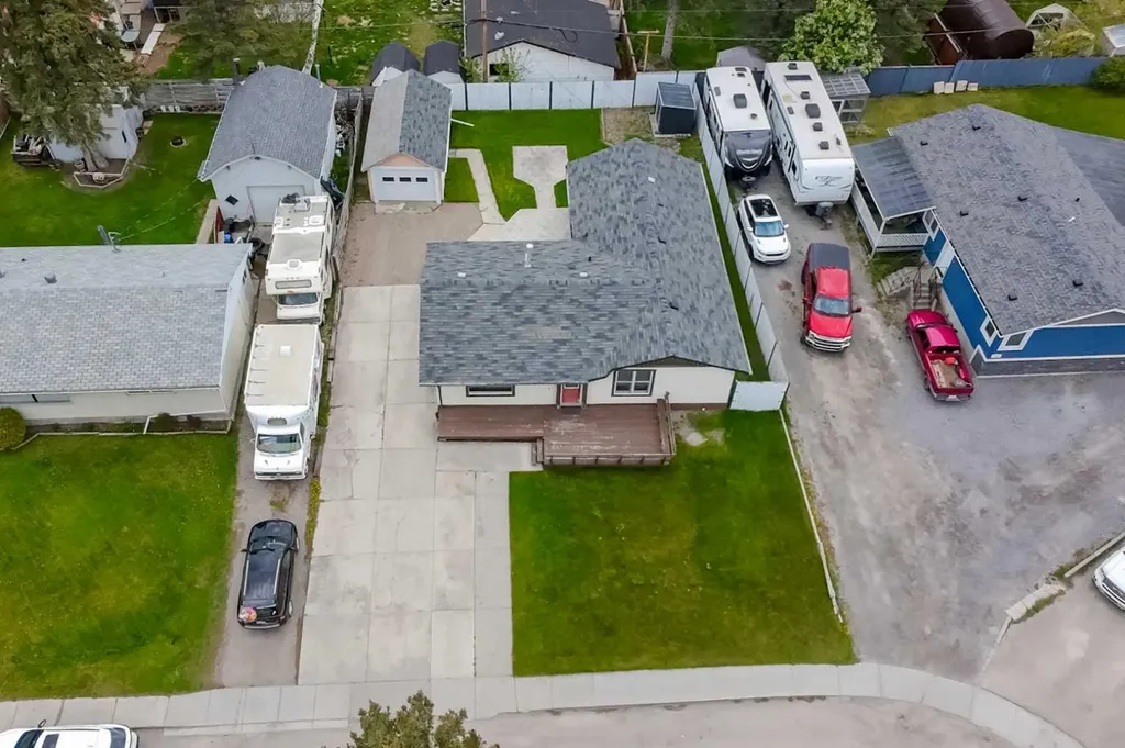 114 Poboktan Road Hinton AB T7V 1G6