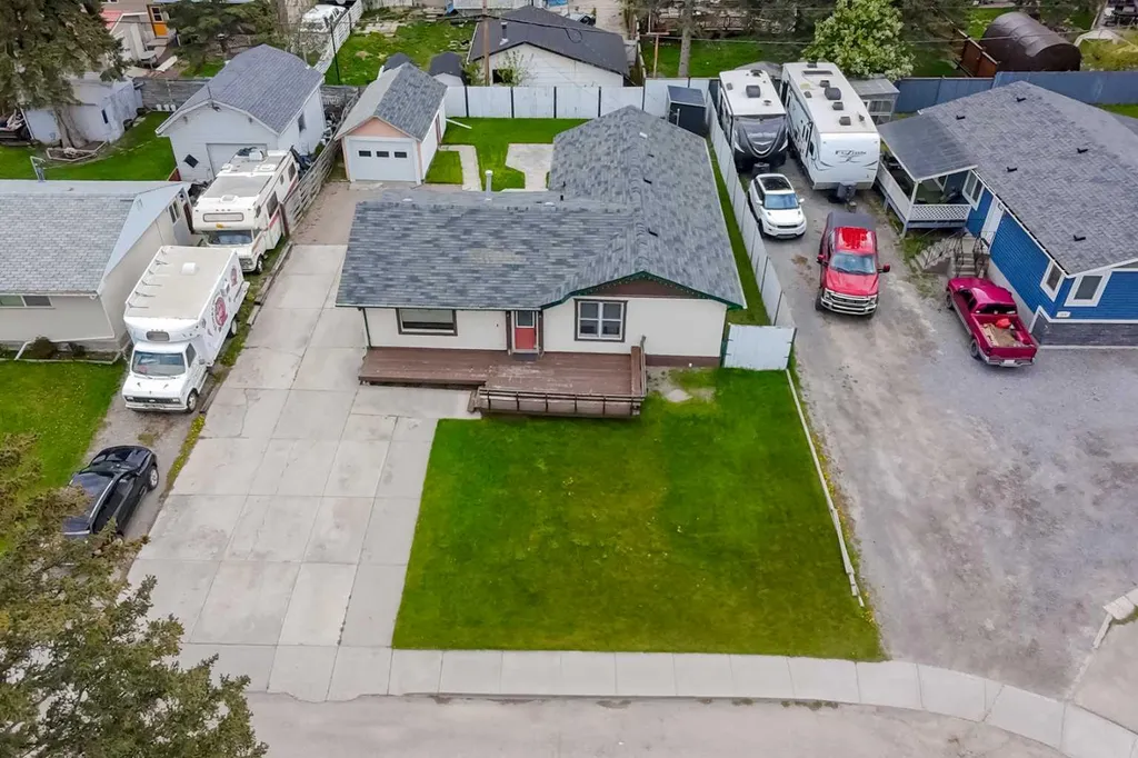 114 Poboktan Road Hinton AB T7V 1G6