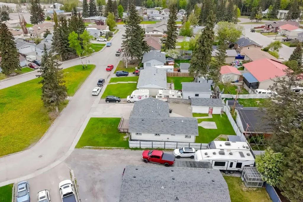 114 Poboktan Road Hinton AB T7V 1G6