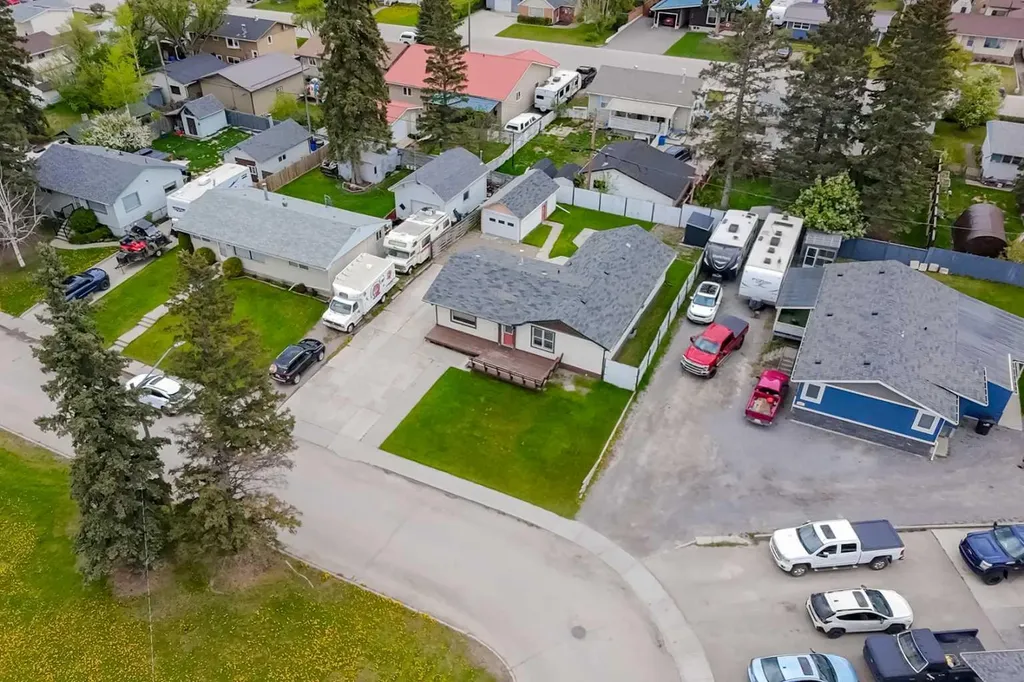 114 Poboktan Road Hinton AB T7V 1G6