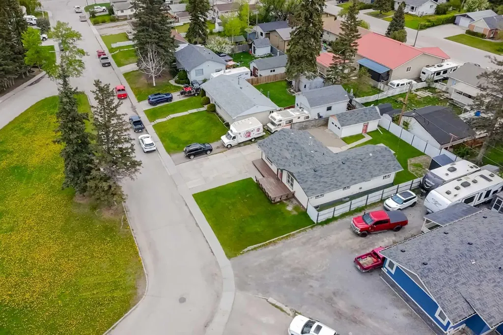 114 Poboktan Road Hinton AB T7V 1G6