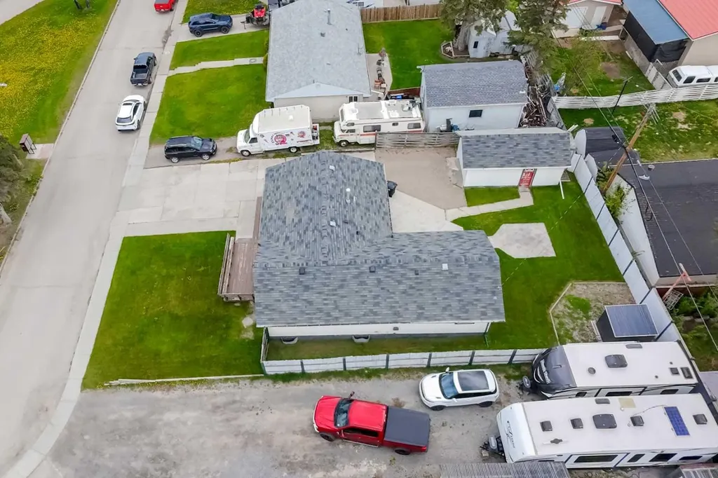 114 Poboktan Road Hinton AB T7V 1G6