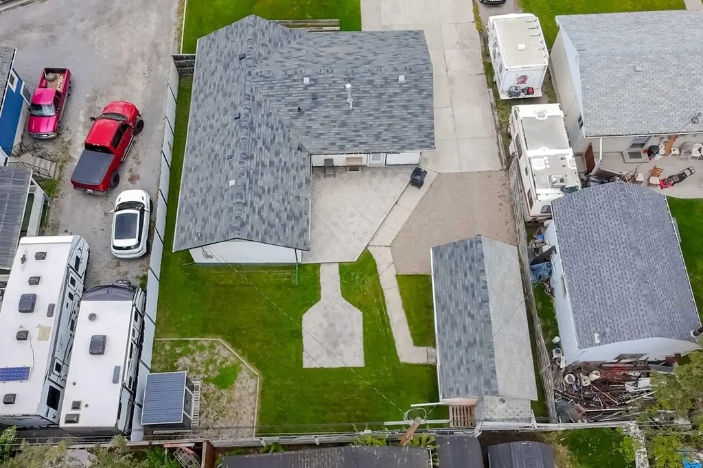114 Poboktan Road Hinton AB T7V 1G6