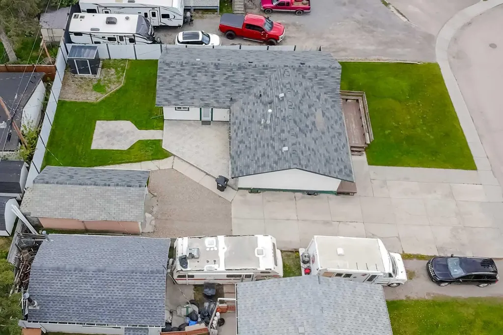 114 Poboktan Road Hinton AB T7V 1G6