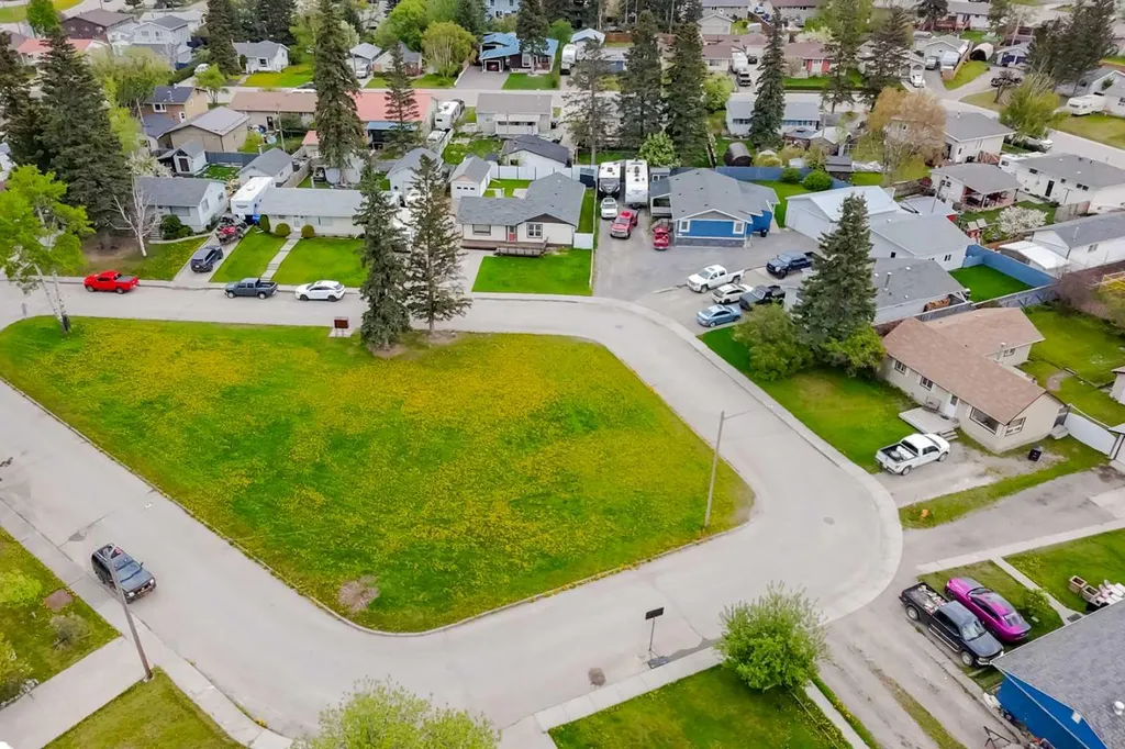 114 Poboktan Road Hinton AB T7V 1G6