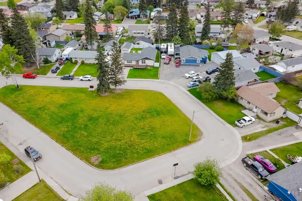114 Poboktan Road Hinton AB T7V 1G6
