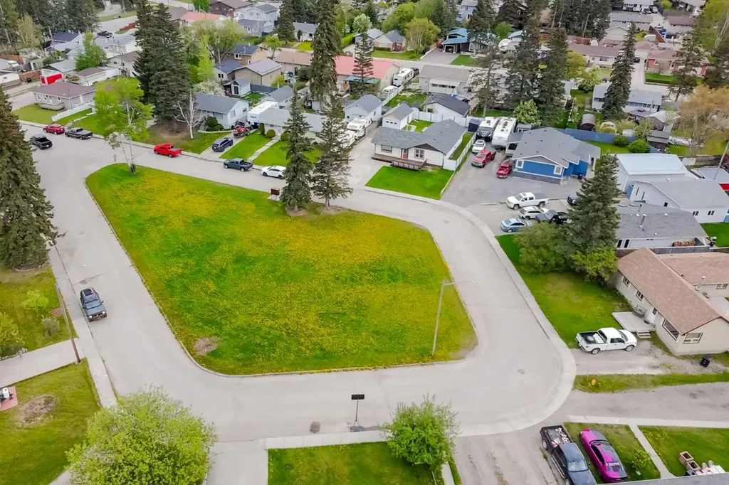 114 Poboktan Road Hinton AB T7V 1G6