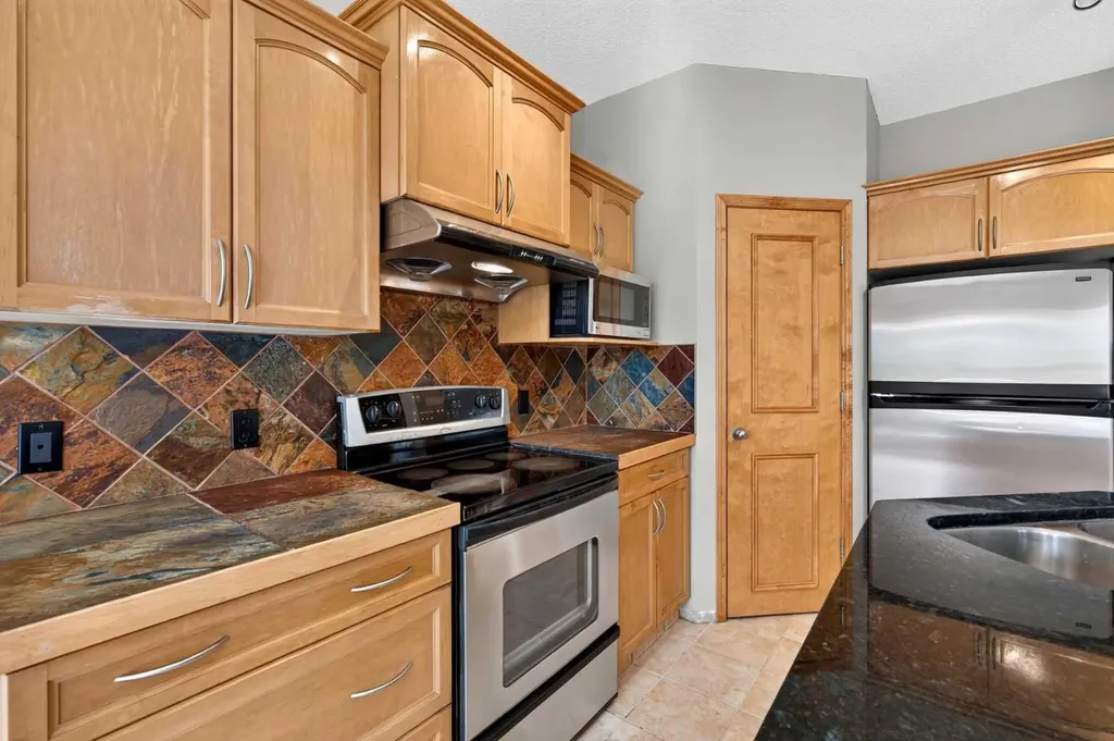 37 Tuscany Meadows Common NW Calgary AB T3L 2L3