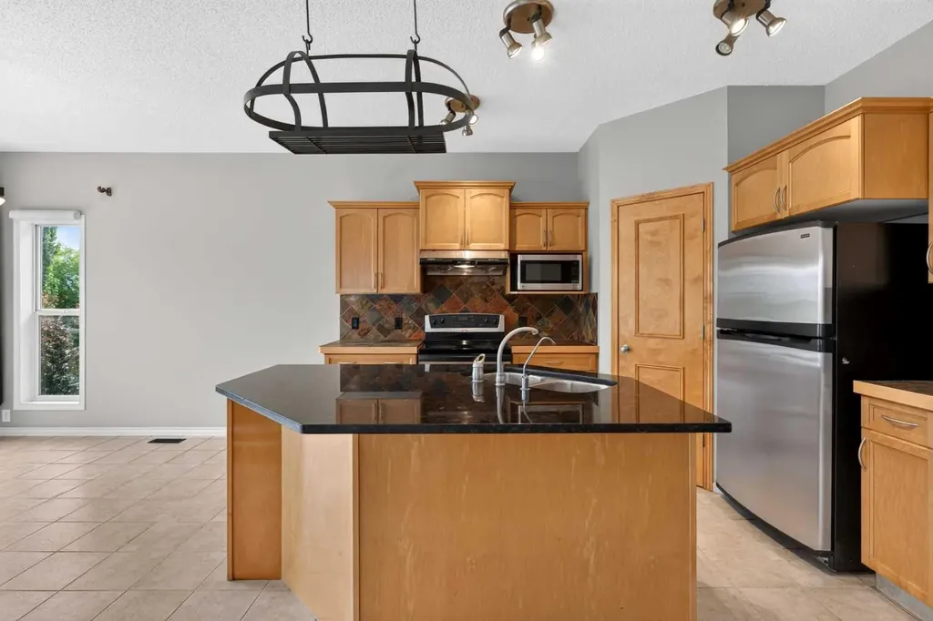 37 Tuscany Meadows Common NW Calgary AB T3L 2L3