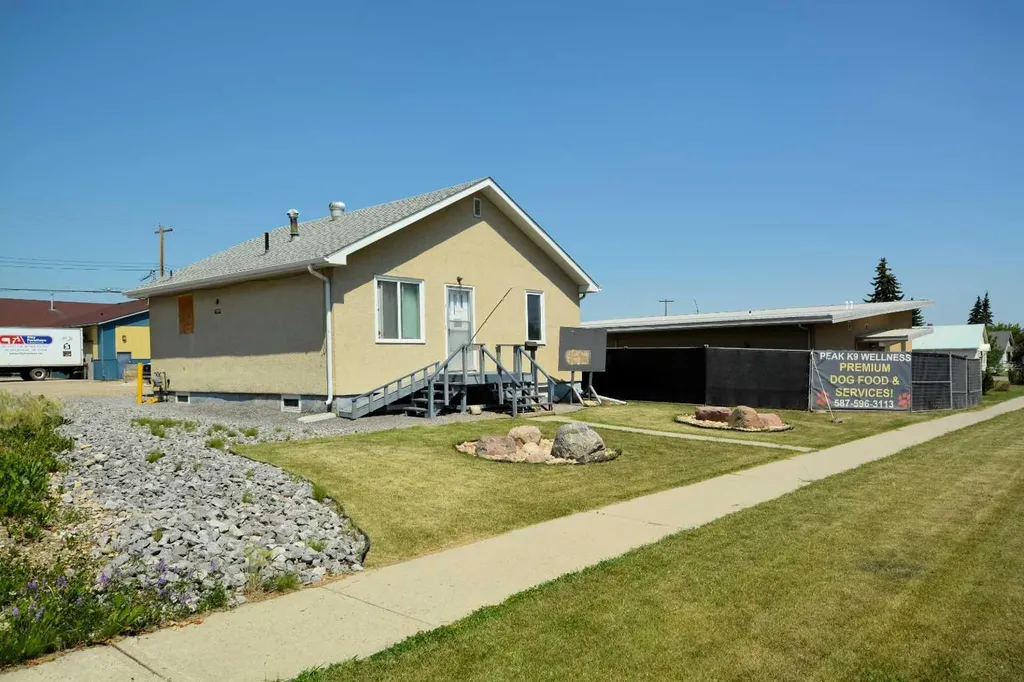 5614 2 Avenue Edson AB T7E 1L8