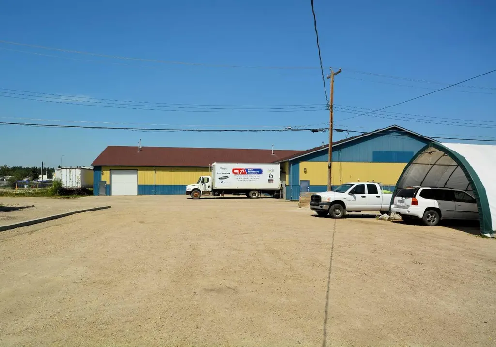 5614 2 Avenue Edson AB T7E 1L8