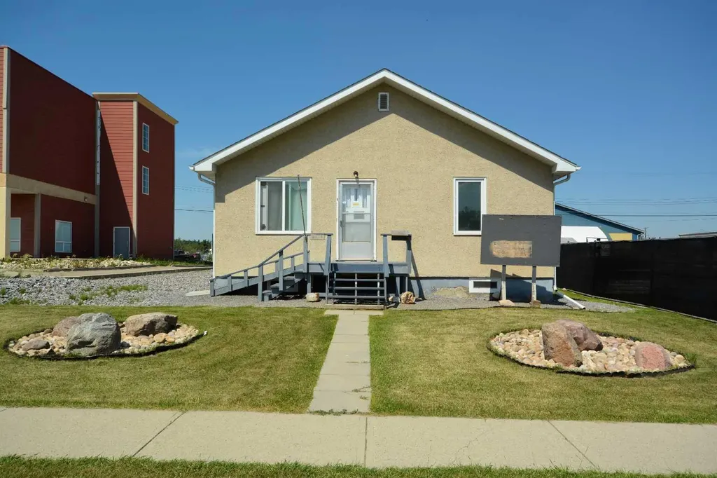 5614 2 Avenue Edson AB T7E 1L8