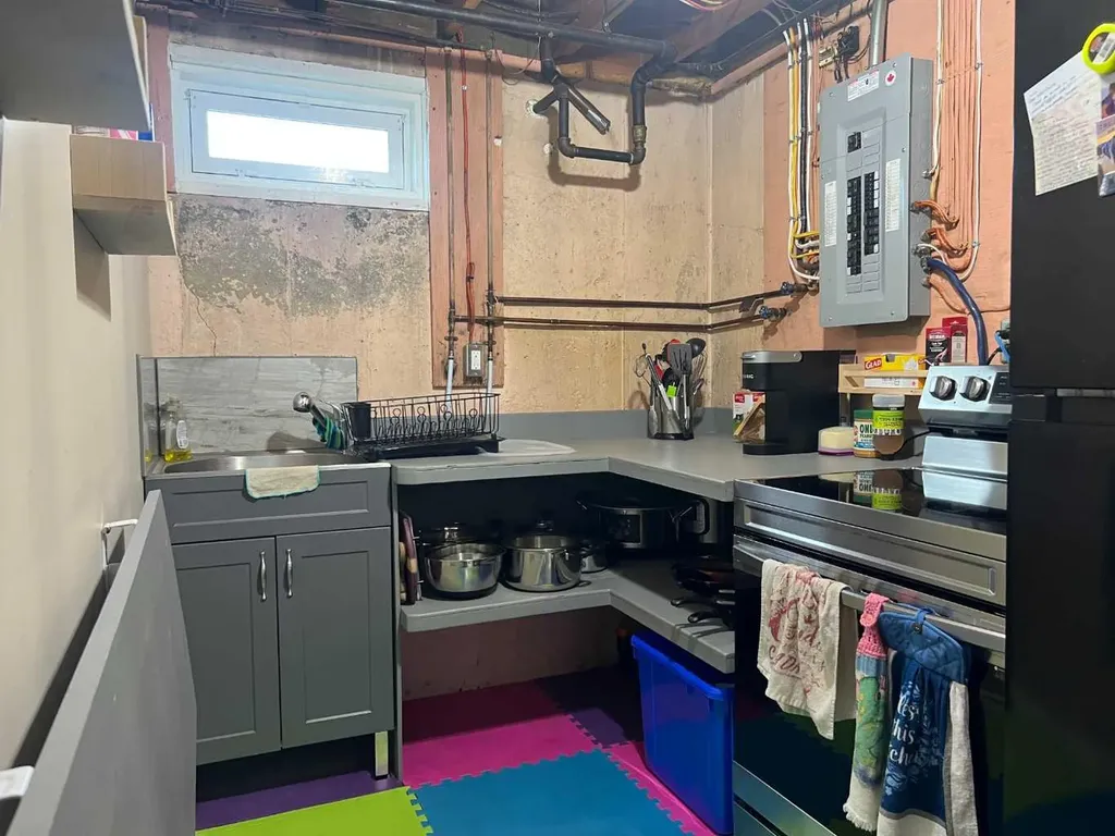 5614 2 Avenue Edson AB T7E 1L8