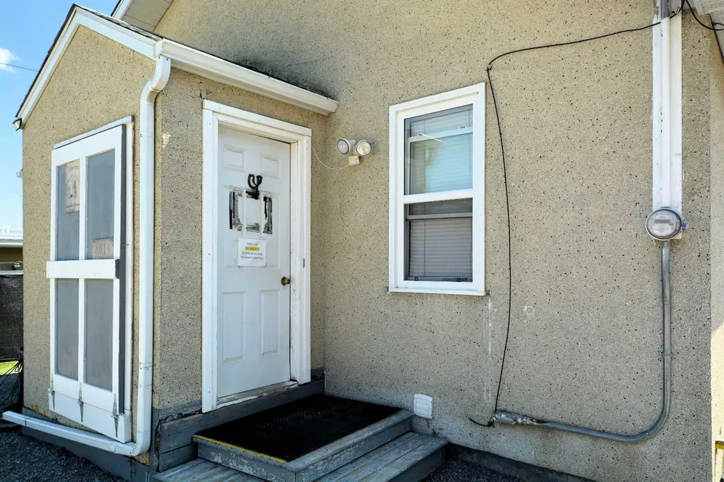 5614 2 Avenue Edson AB T7E 1L8