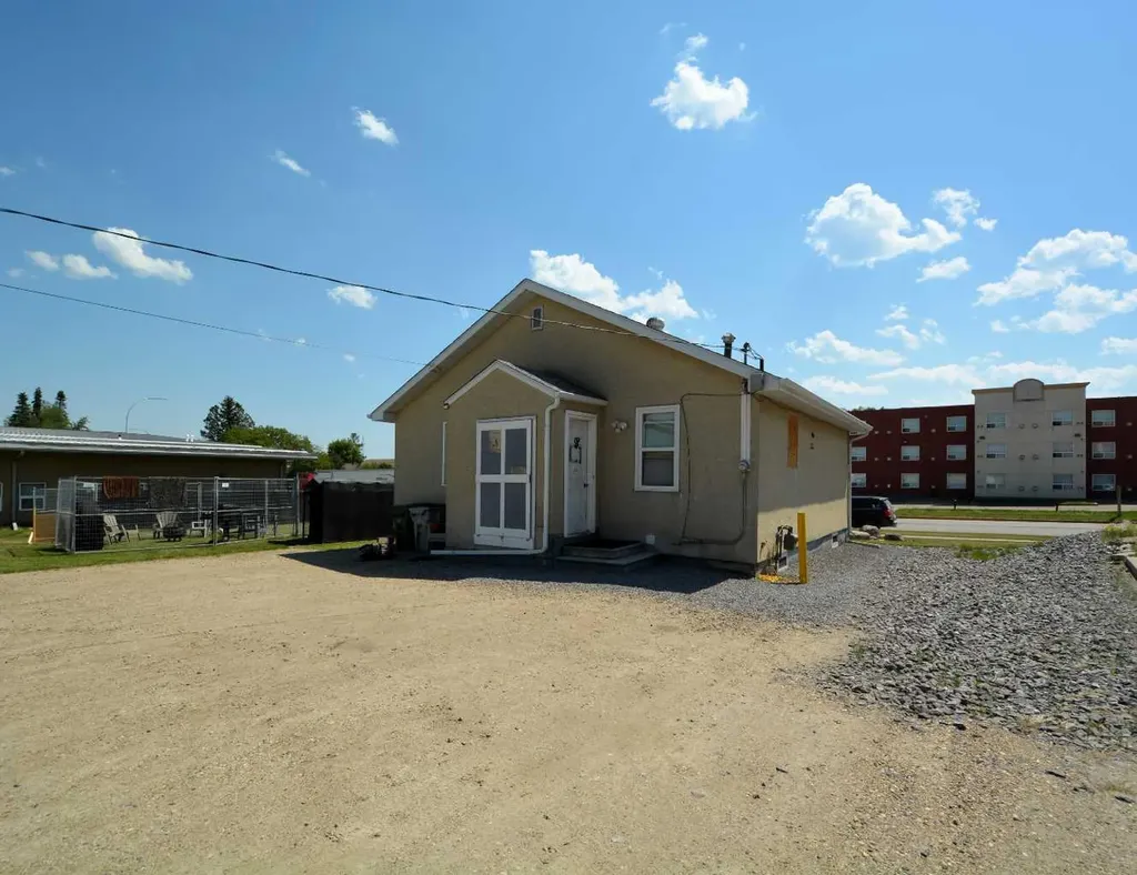 5614 2 Avenue Edson AB T7E 1L8
