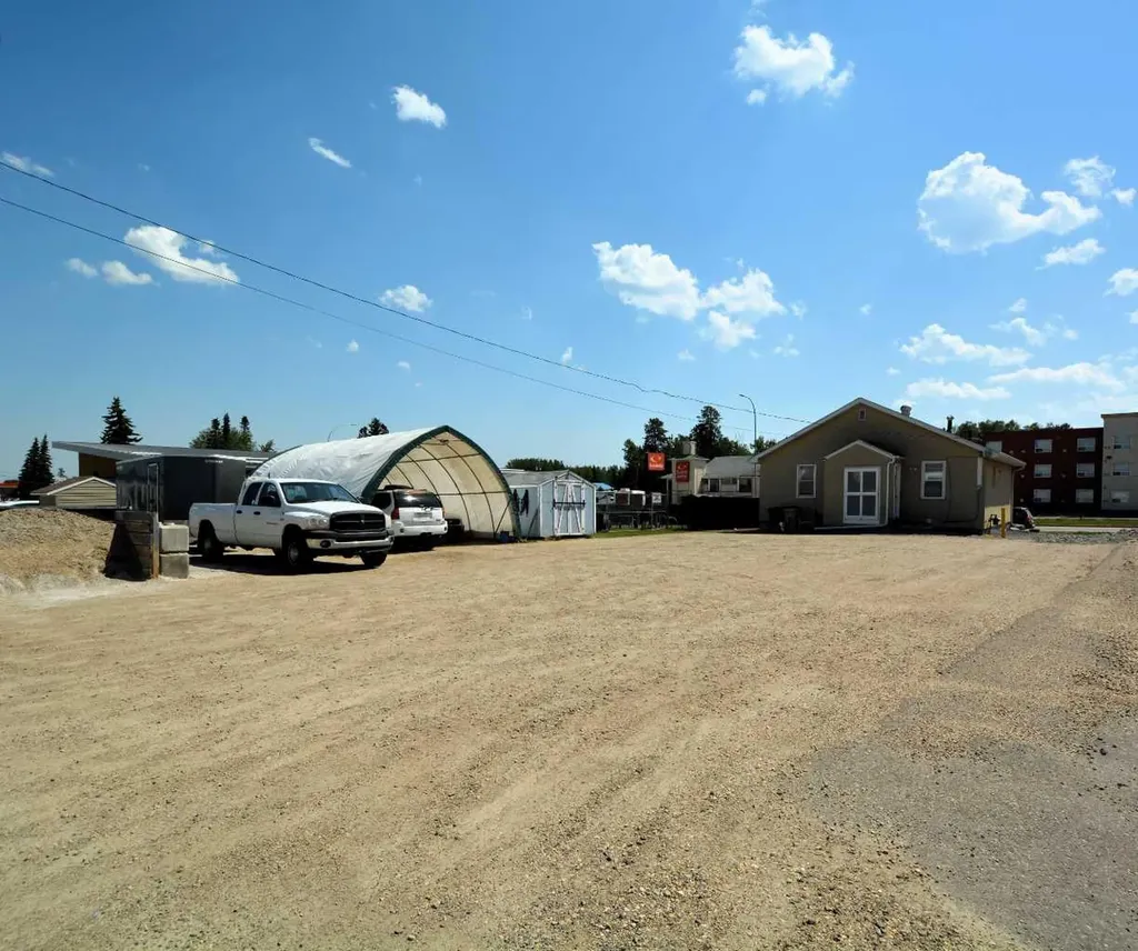 5614 2 Avenue Edson AB T7E 1L8