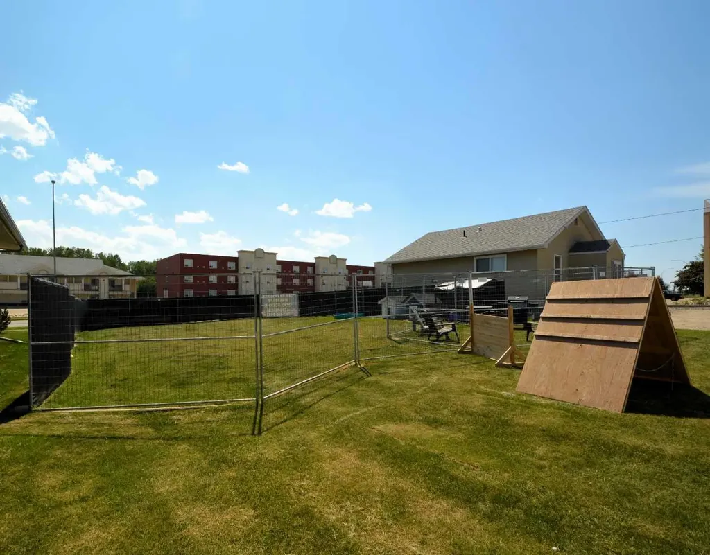 5614 2 Avenue Edson AB T7E 1L8