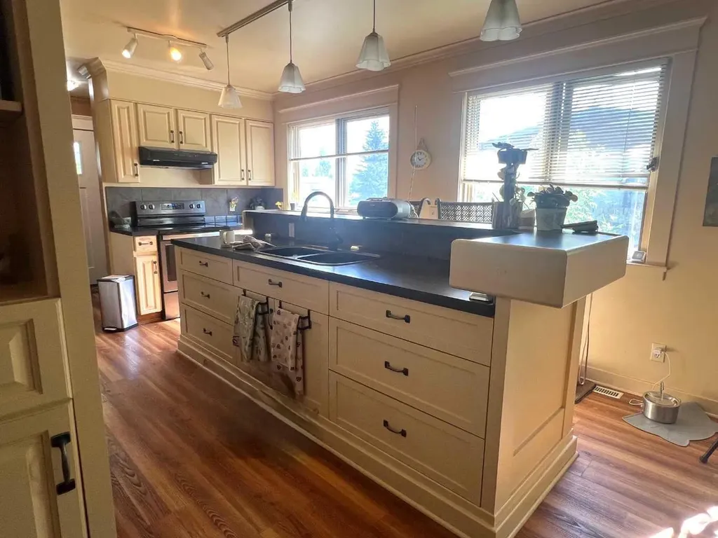 953 Columbia Boulevard W Lethbridge AB T1K 4M4
