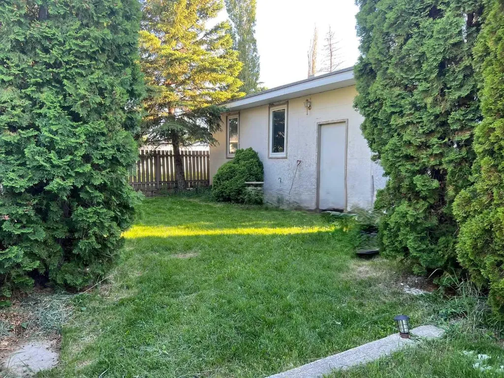 953 Columbia Boulevard W Lethbridge AB T1K 4M4