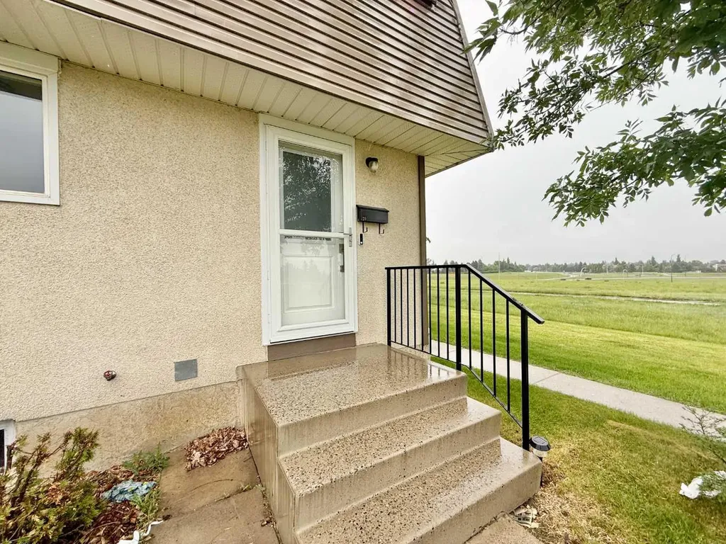 115 Lafayette Boulevard W Lethbridge AB T1K 4B9