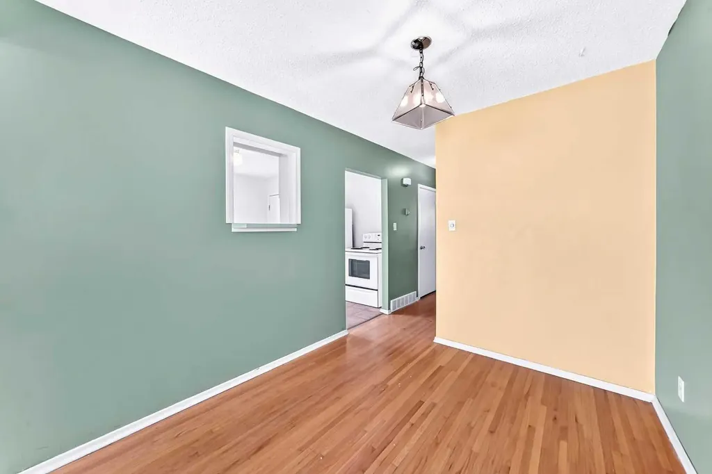416/418 33 Avenue NE Calgary AB T2E 2J1