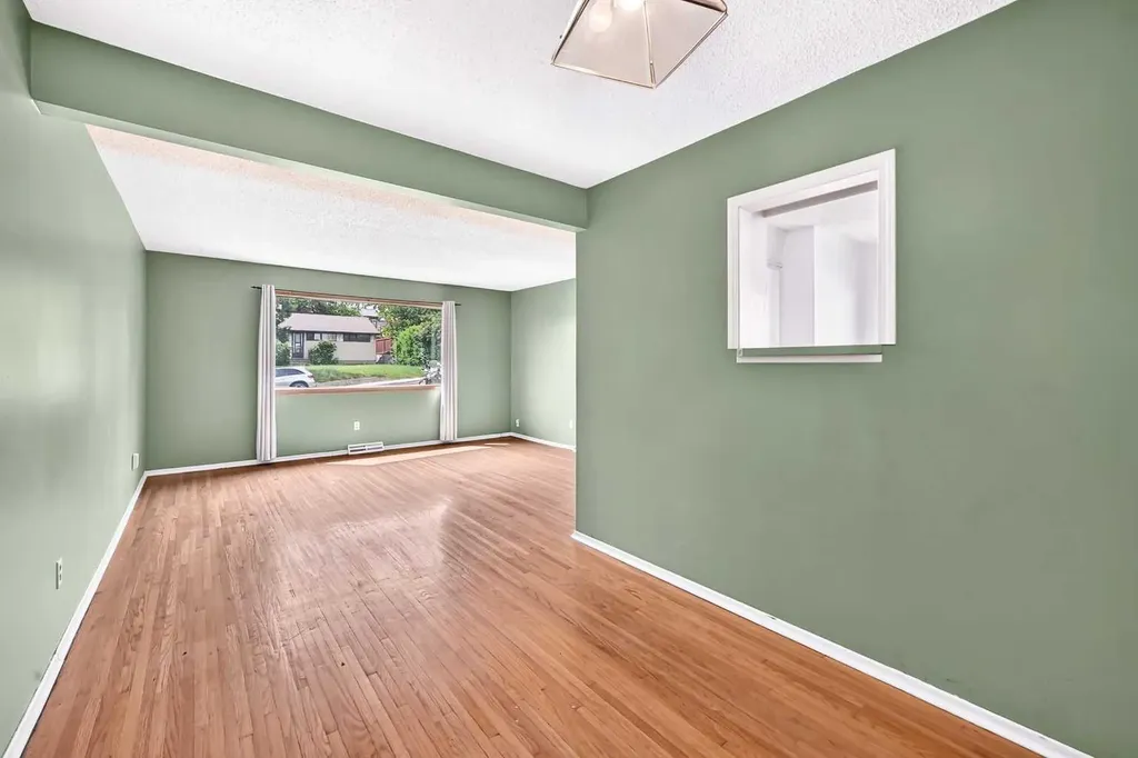 416/418 33 Avenue NE Calgary AB T2E 2J1