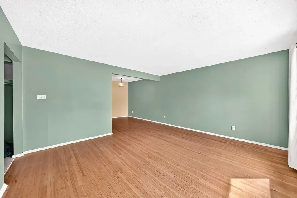 416/418 33 Avenue NE Calgary AB T2E 2J1