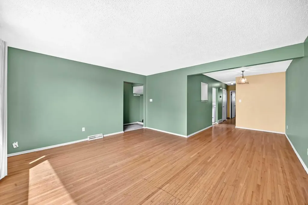 416/418 33 Avenue NE Calgary AB T2E 2J1