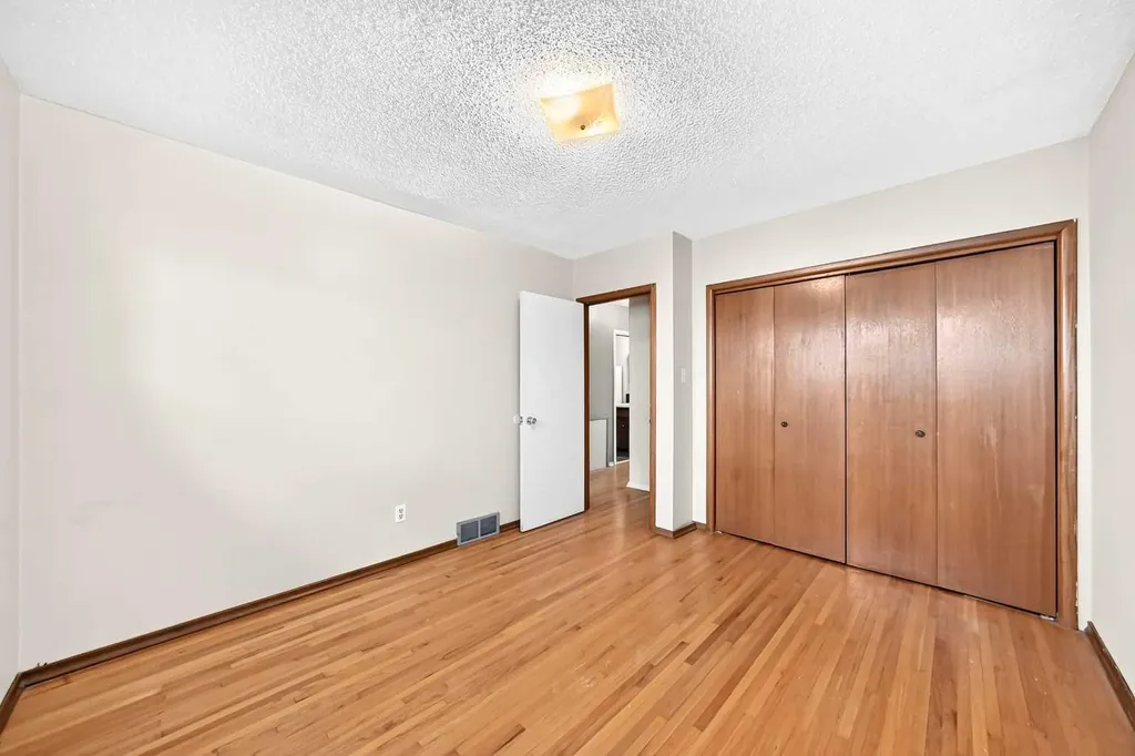 416/418 33 Avenue NE Calgary AB T2E 2J1