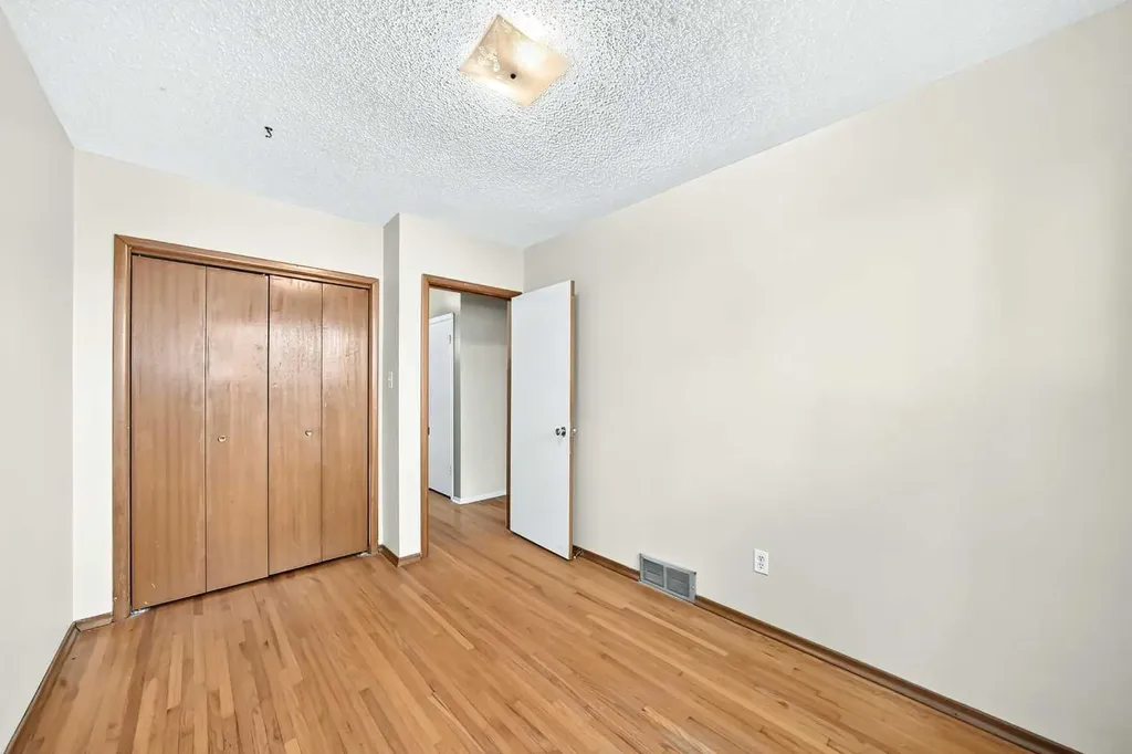 416/418 33 Avenue NE Calgary AB T2E 2J1