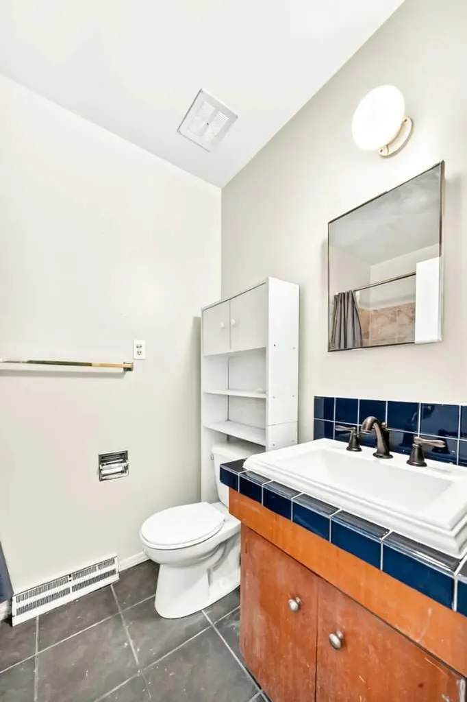 416/418 33 Avenue NE Calgary AB T2E 2J1