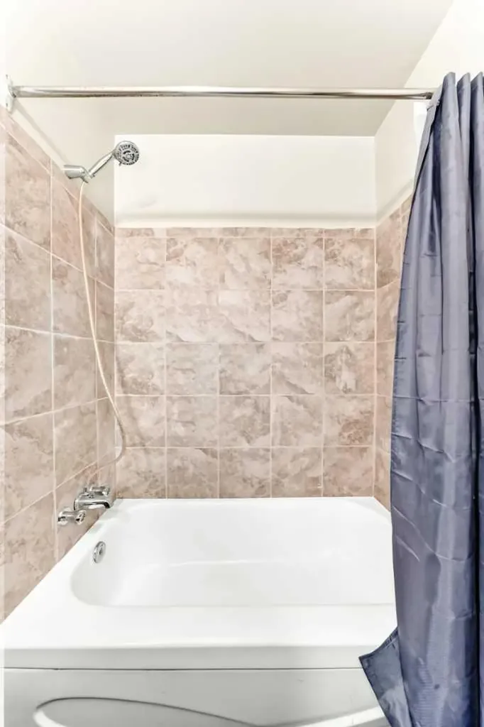 416/418 33 Avenue NE Calgary AB T2E 2J1
