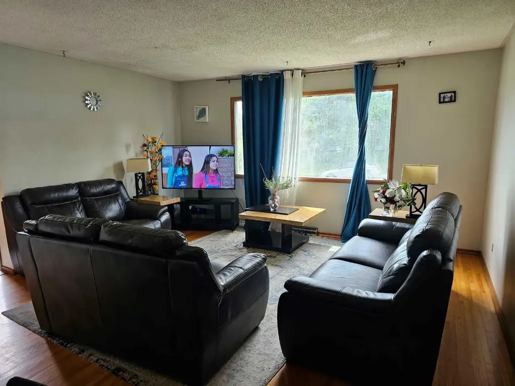 416/418 33 Avenue NE Calgary AB T2E 2J1