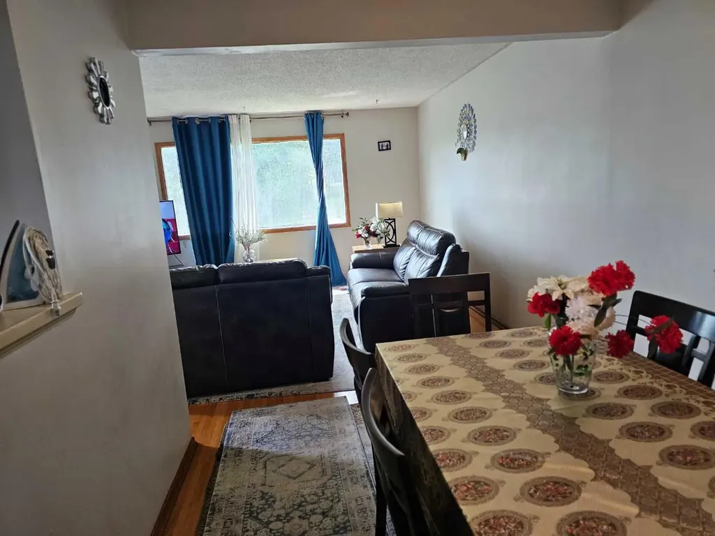 416/418 33 Avenue NE Calgary AB T2E 2J1