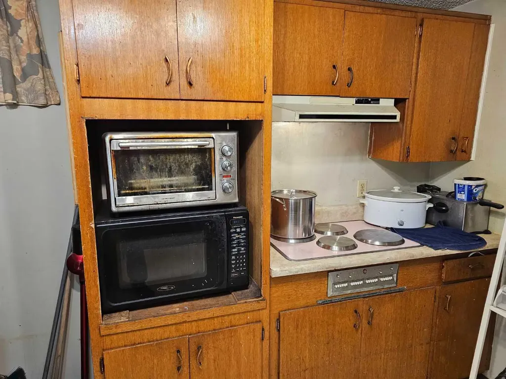 416/418 33 Avenue NE Calgary AB T2E 2J1