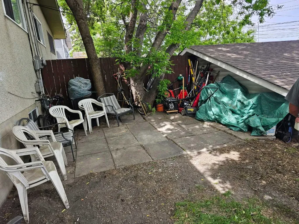 416/418 33 Avenue NE Calgary AB T2E 2J1