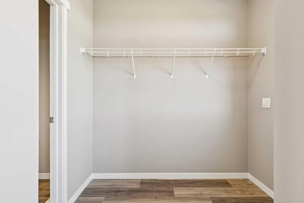 13 Hotchkiss Road SE Calgary AB T3S 0T8