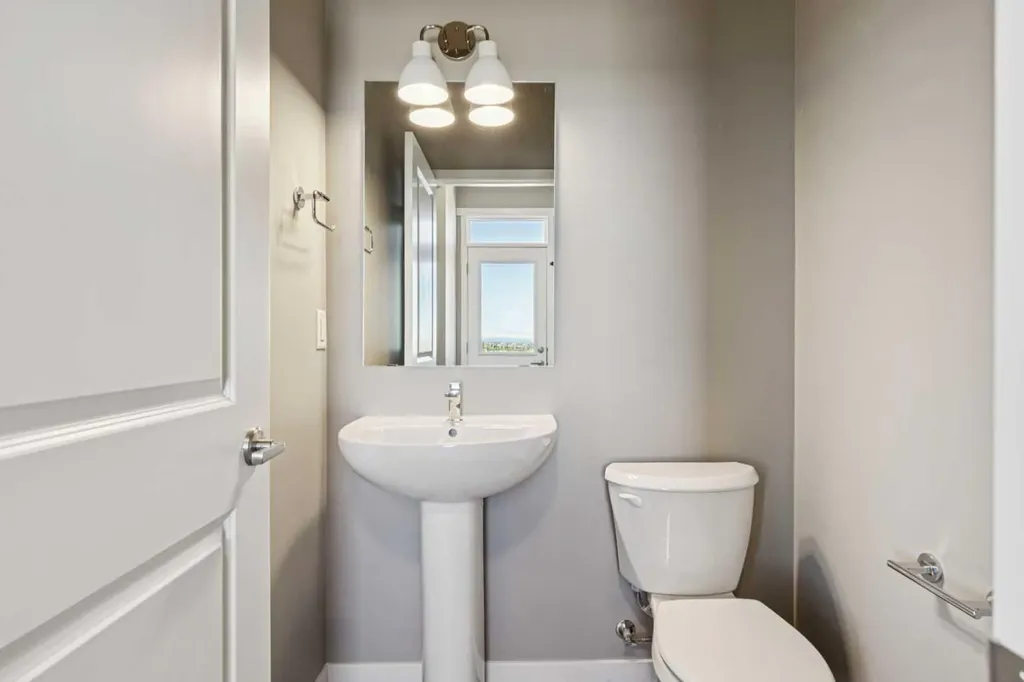 13 Hotchkiss Road SE Calgary AB T3S 0T8
