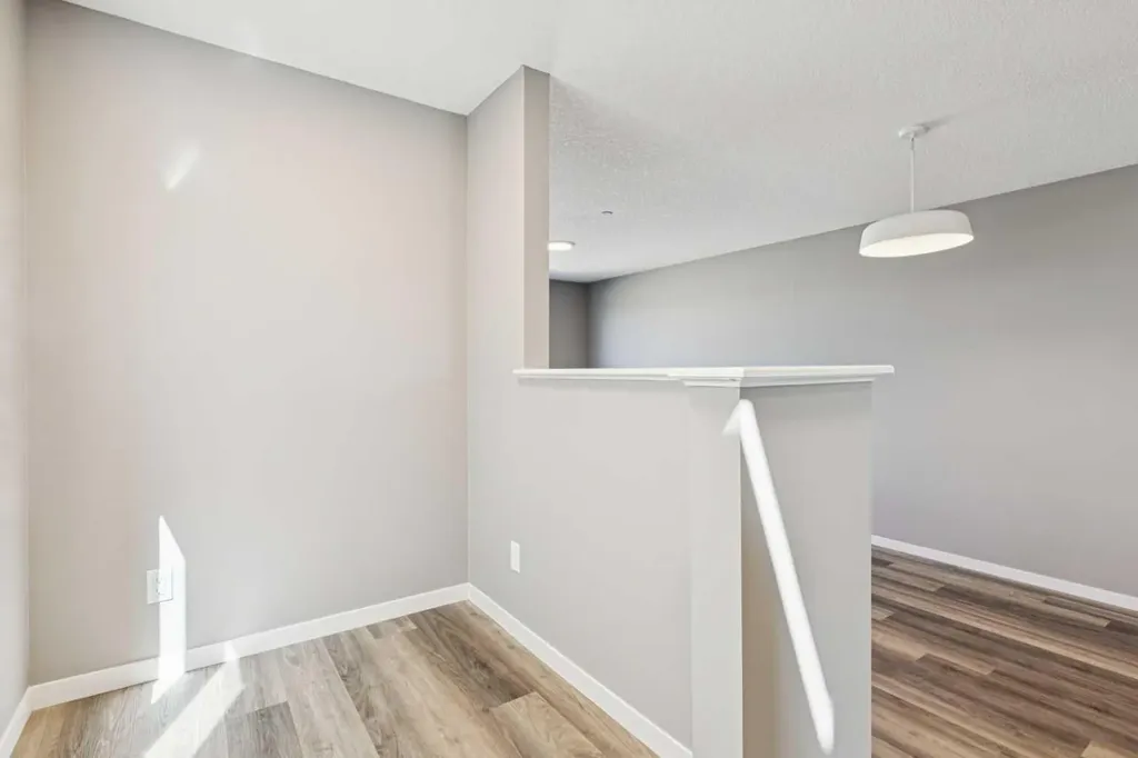 13 Hotchkiss Road SE Calgary AB T3S 0T8