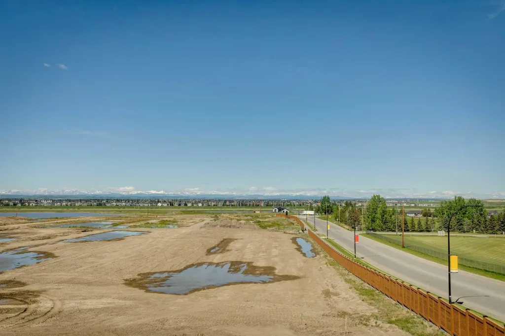 13 Hotchkiss Road SE Calgary AB T3S 0T8
