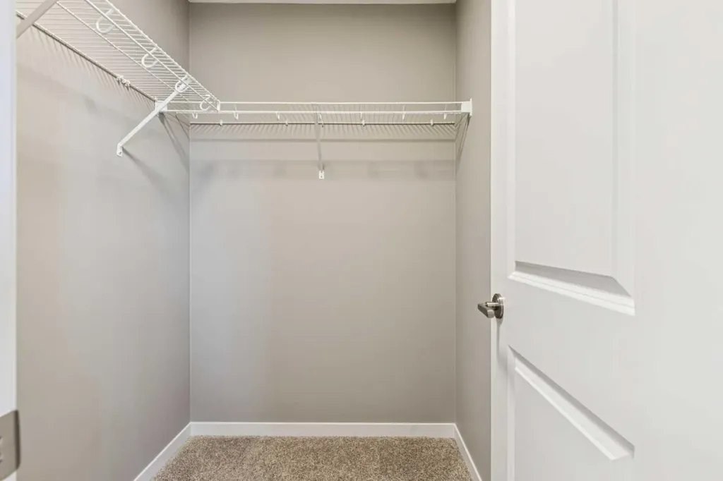 13 Hotchkiss Road SE Calgary AB T3S 0T8