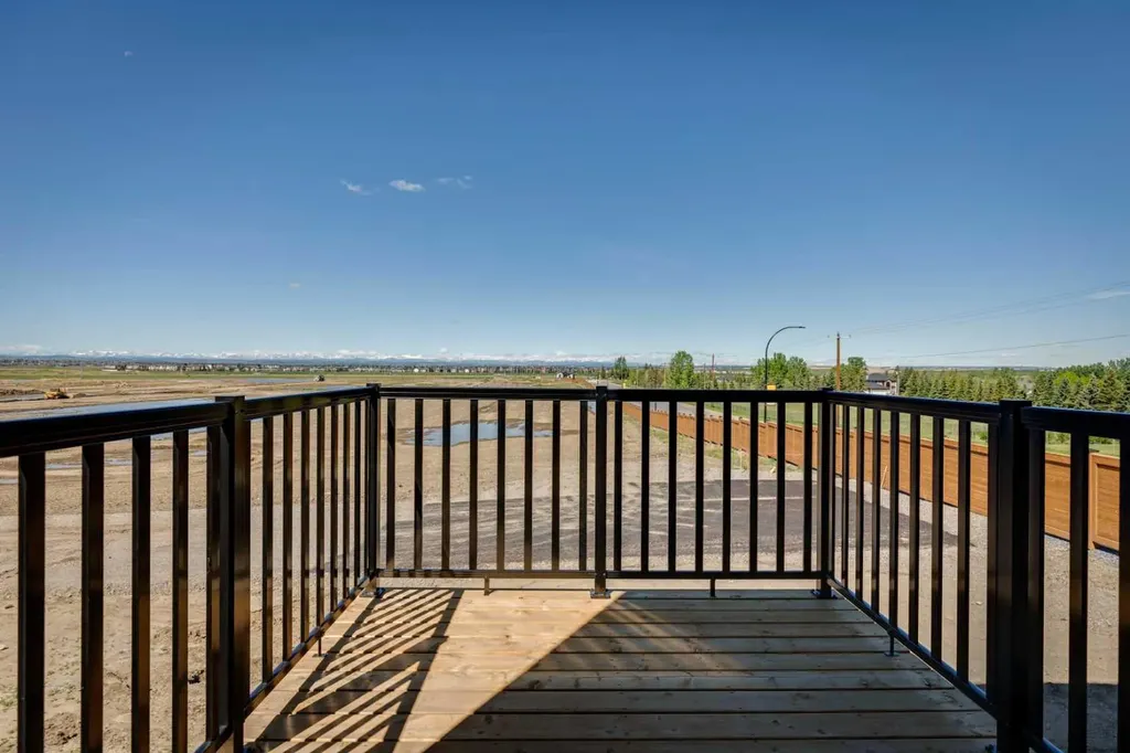 13 Hotchkiss Road SE Calgary AB T3S 0T8