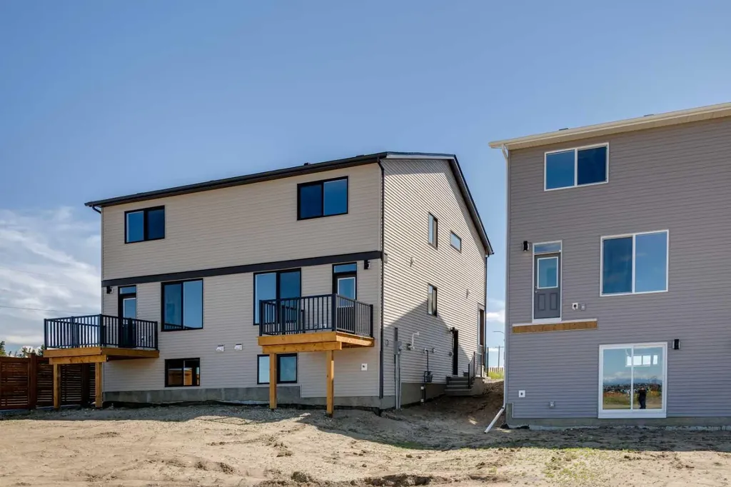13 Hotchkiss Road SE Calgary AB T3S 0T8